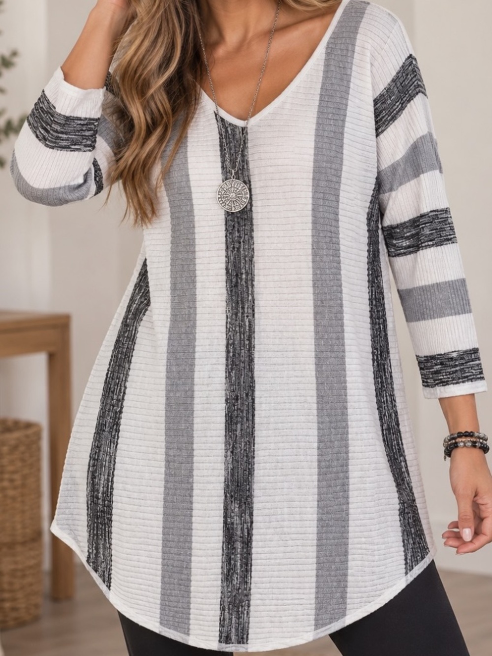 Westbound Tunic Top Womens Size 1X White Gray Stripes V-Neck Coastal Casual
